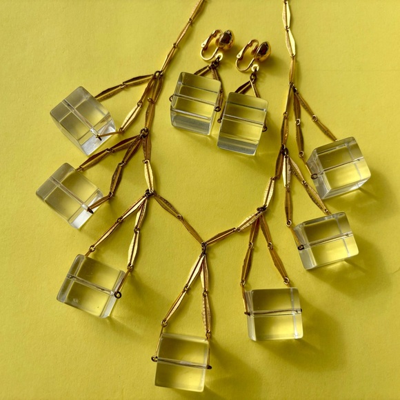 Chic 80’s Gold and Clear Cubes Women's Necklace - Picture 6 of 7